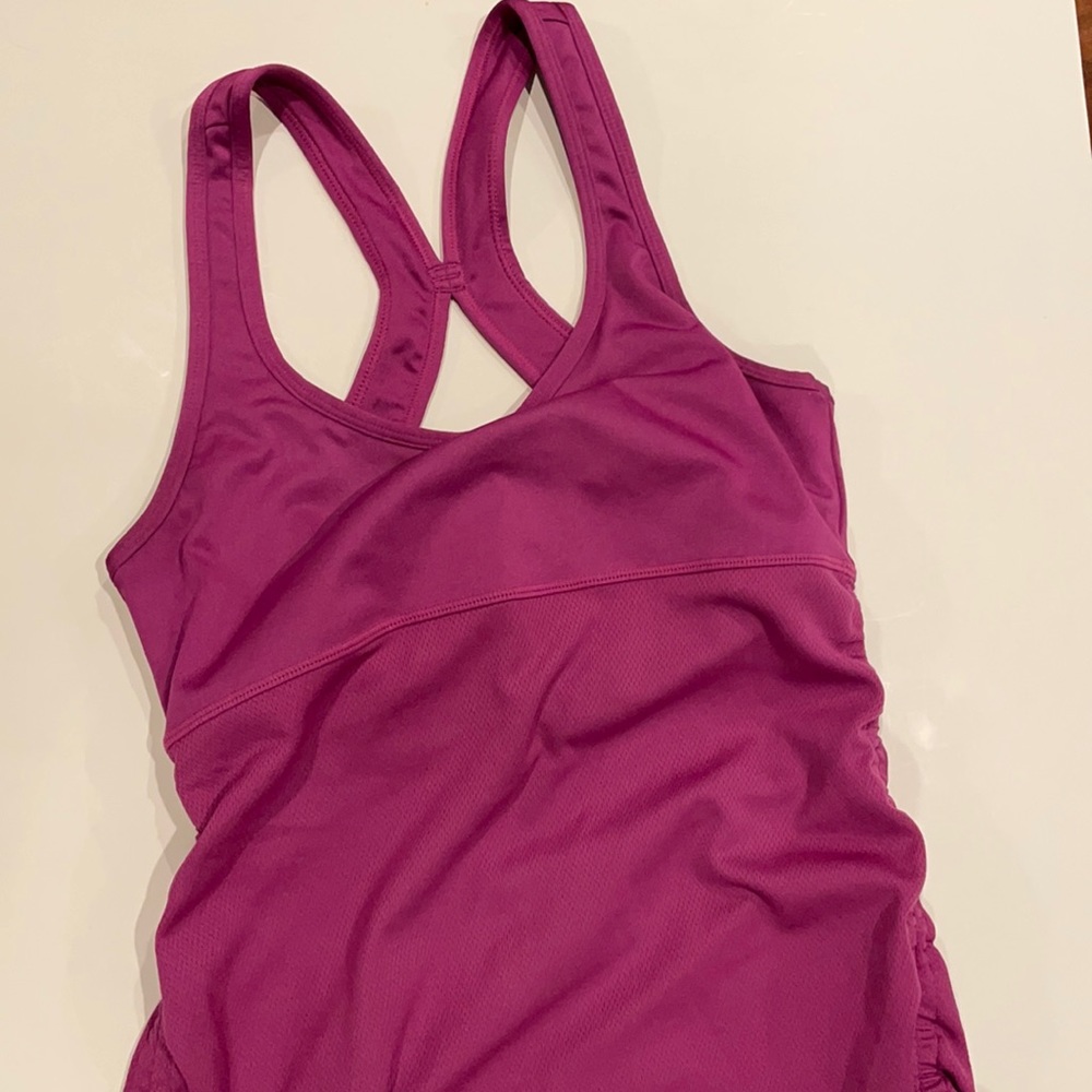 New Balance top